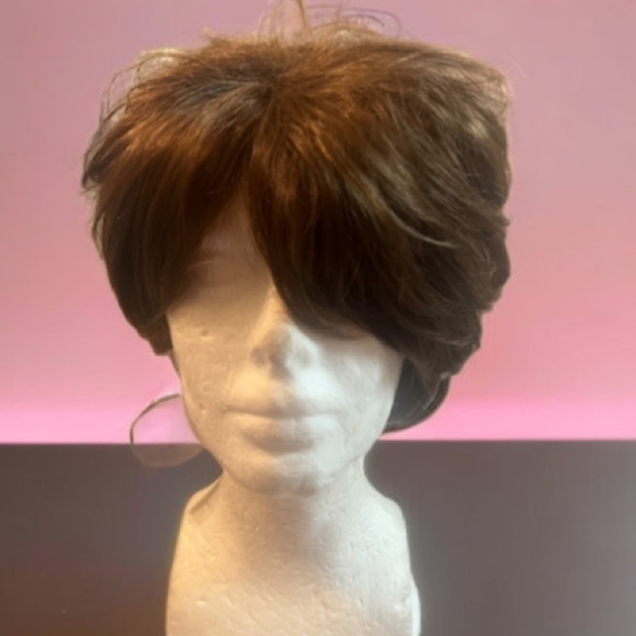 NEW Gnimegil Synthetic Wig Layered Brown Highlights Short Cute! - Picture 2 of 11